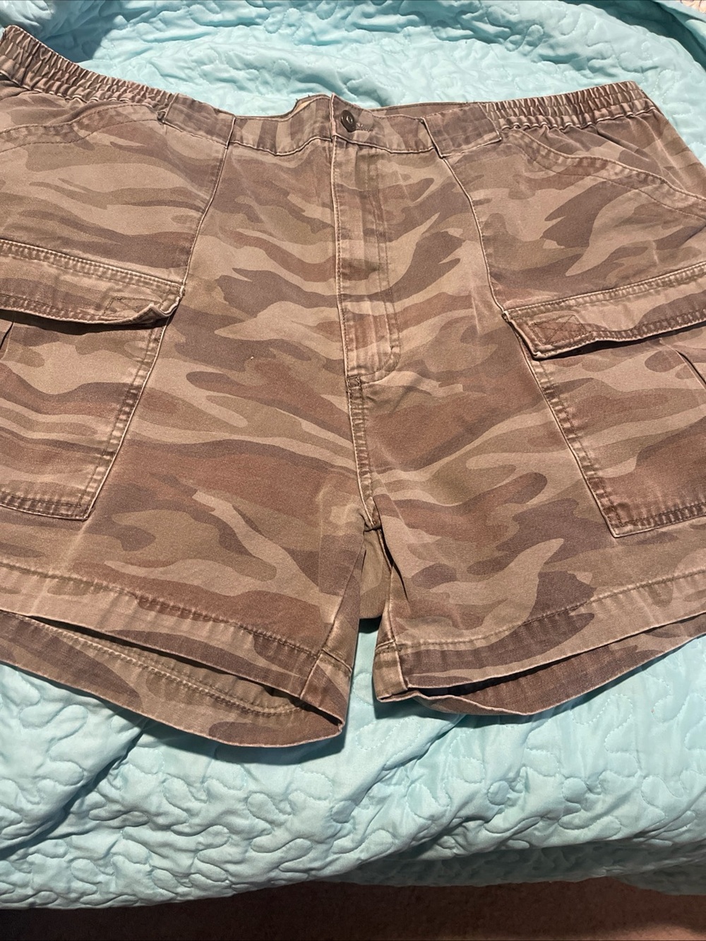 Men's Camo Utility Shorts - Green 46x5 6 pockets